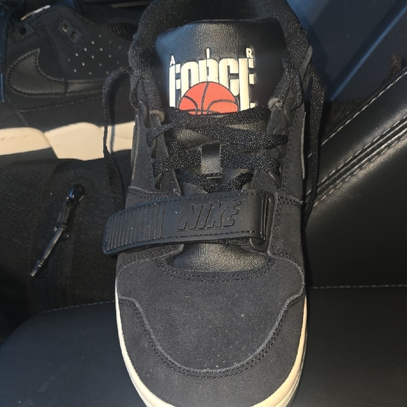 Nike Men's Black and Cream Sneakers - Picture 3 of 10